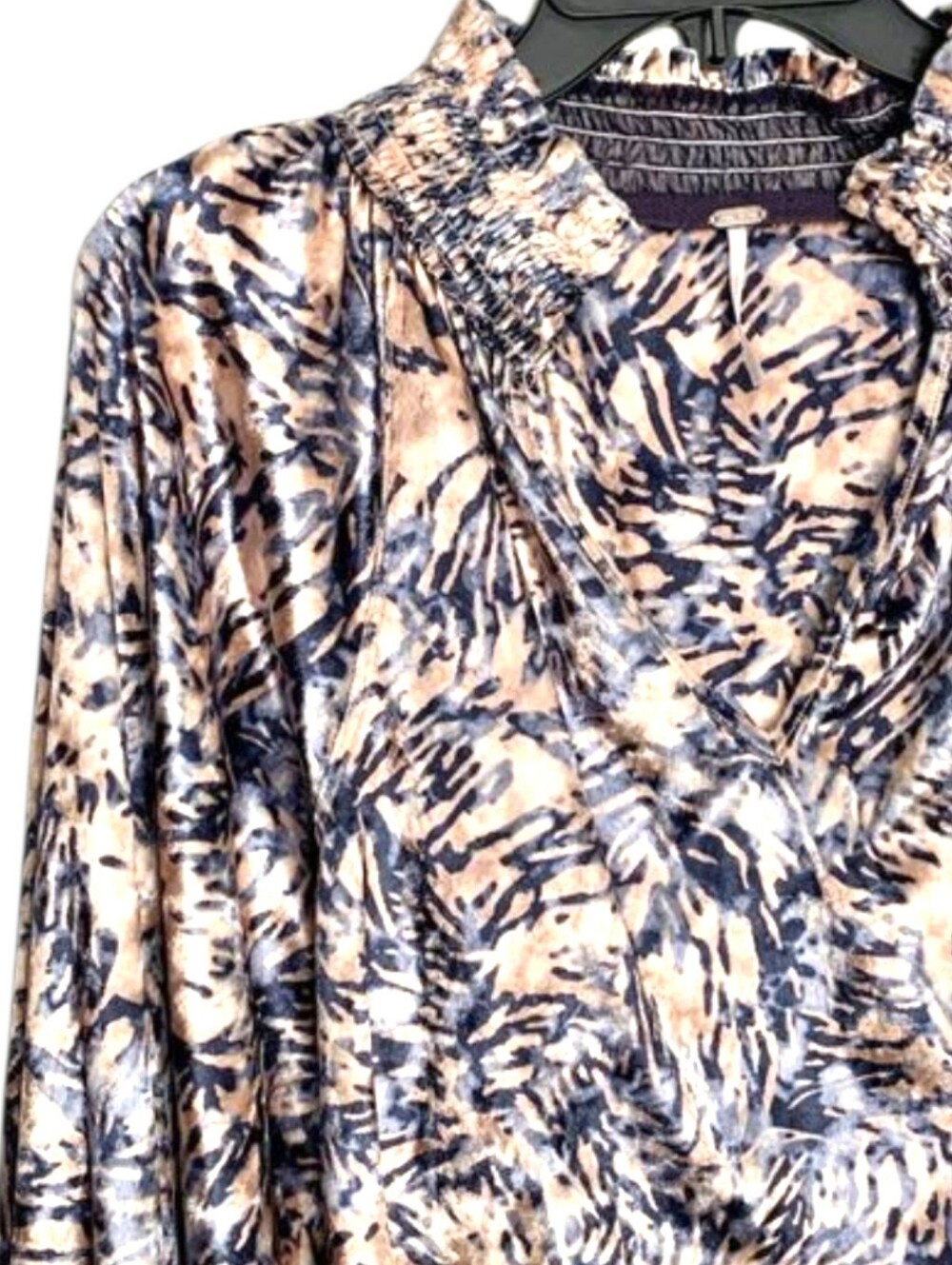 FREE PEOPLE 'Go Get 'Em' Crushed Velvet Balloon Sleeve Blouse Pink Blue MED NWOT - Picture 4 of 16